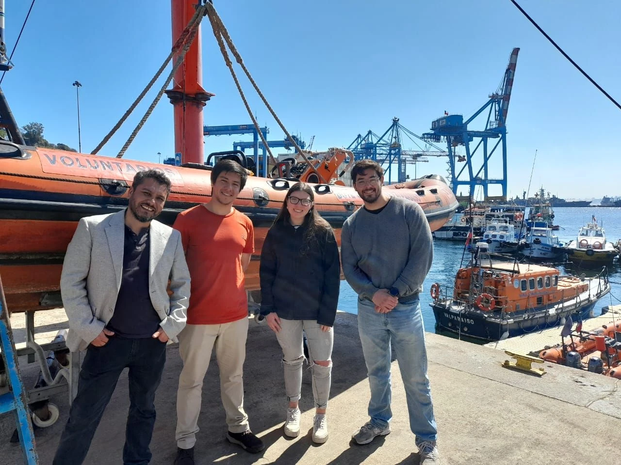 Pruebas en puerto con embarcaciones de rescate.
